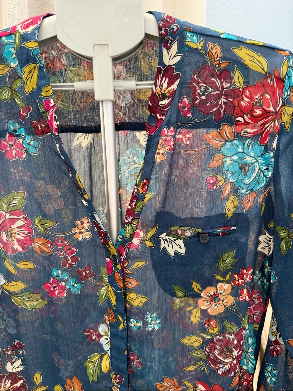 Kut from the Kloth Navy Floral Sheer Button-Front Blouse S - Picture 2 of 9